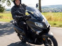 Jupiter GT 300 matinis juodas ir baltas fonas