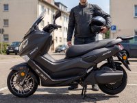 Jupiter GT 300 matinis juodas ir baltas fonas